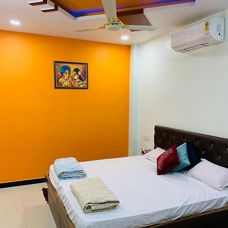 Manjushree Guest House 乌贾因 外观 照片