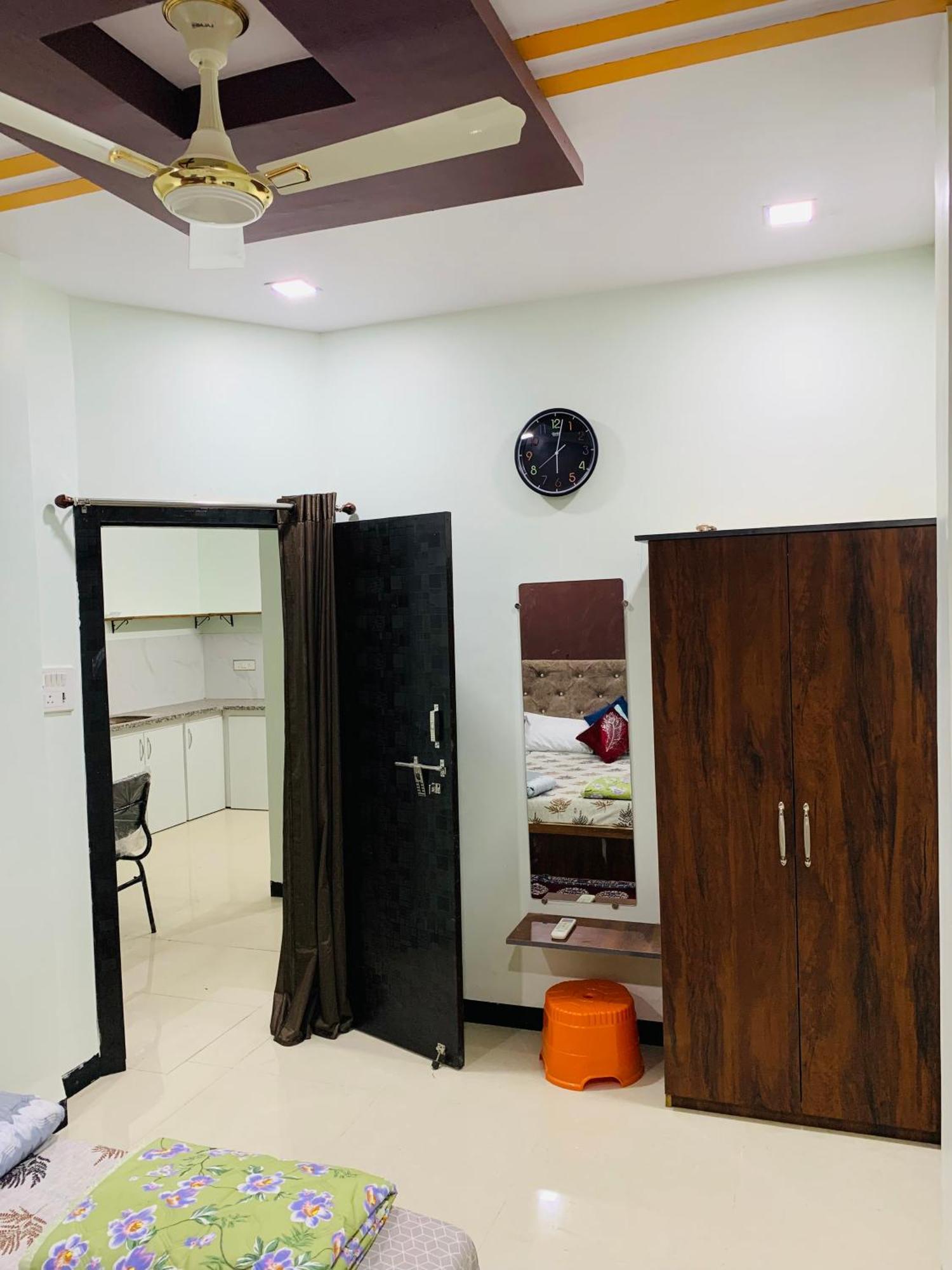 Manjushree Guest House 乌贾因 外观 照片