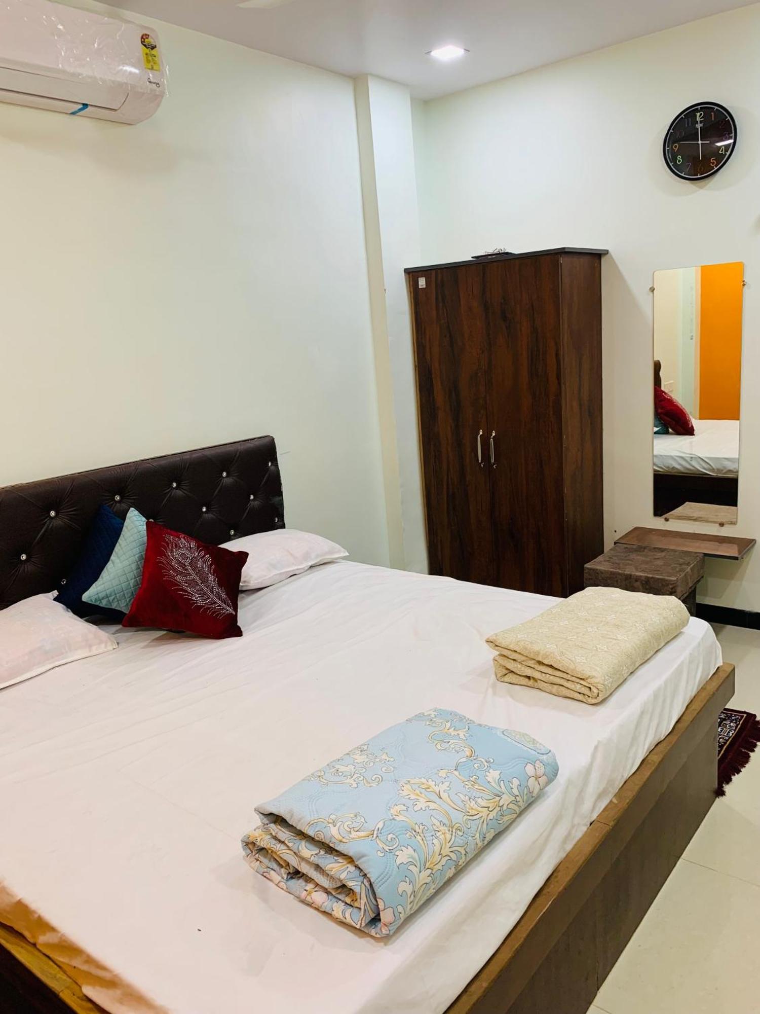 Manjushree Guest House 乌贾因 外观 照片