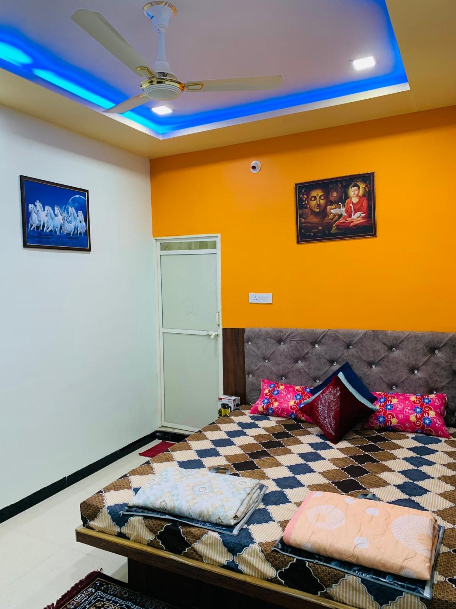 Manjushree Guest House 乌贾因 外观 照片